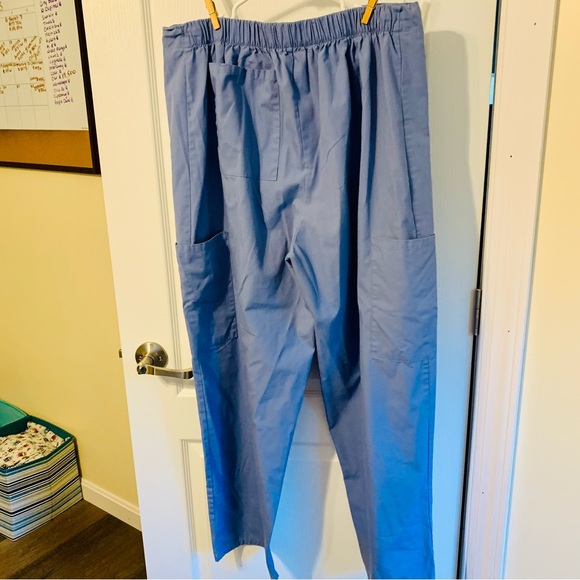 SB Scrubs Woman’s Size XL Set Butterfly and Flower Print Top Blue Pant - Picture 5 of 6